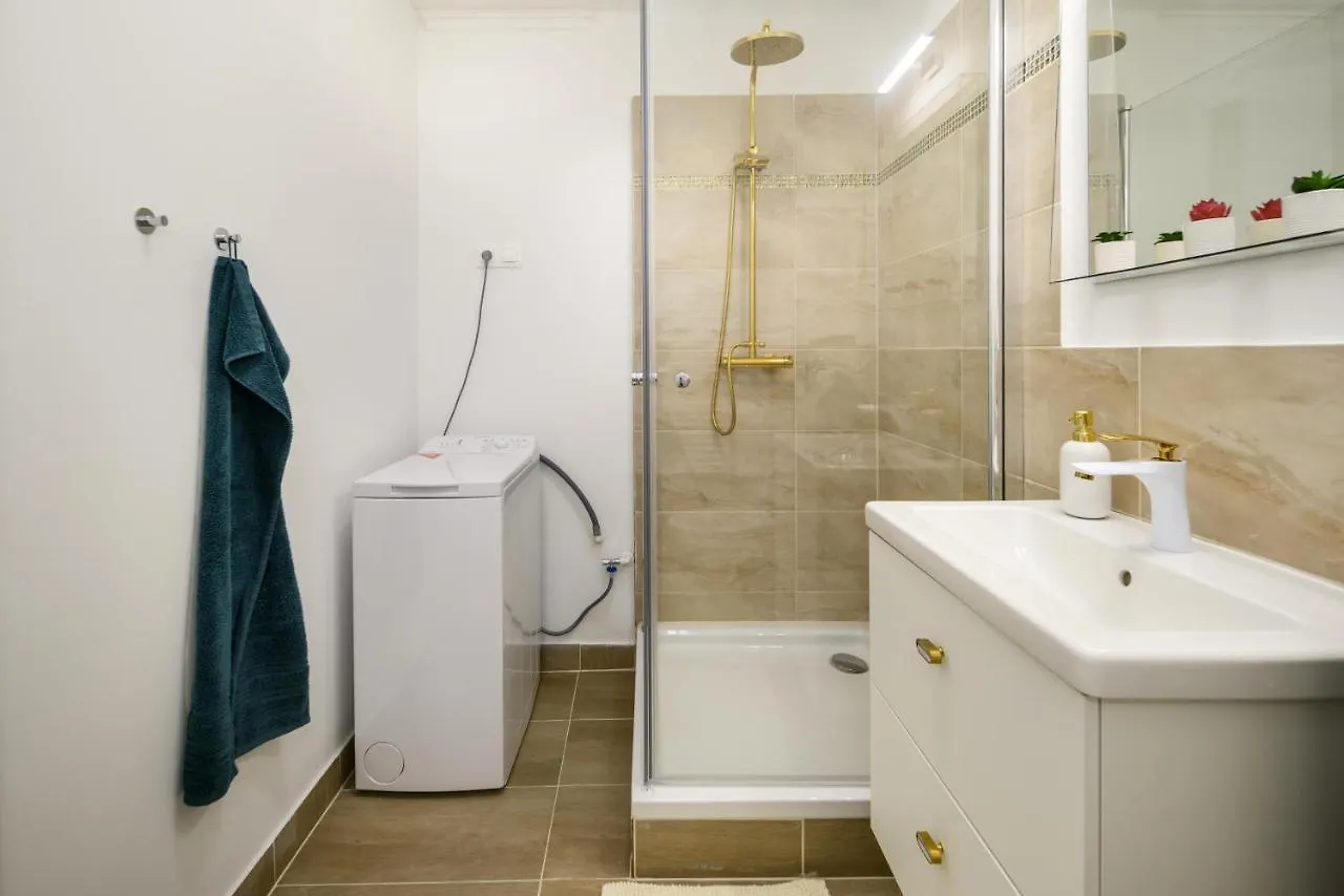 Apartment Stylish Spot By The River Danube Budapest Hungary