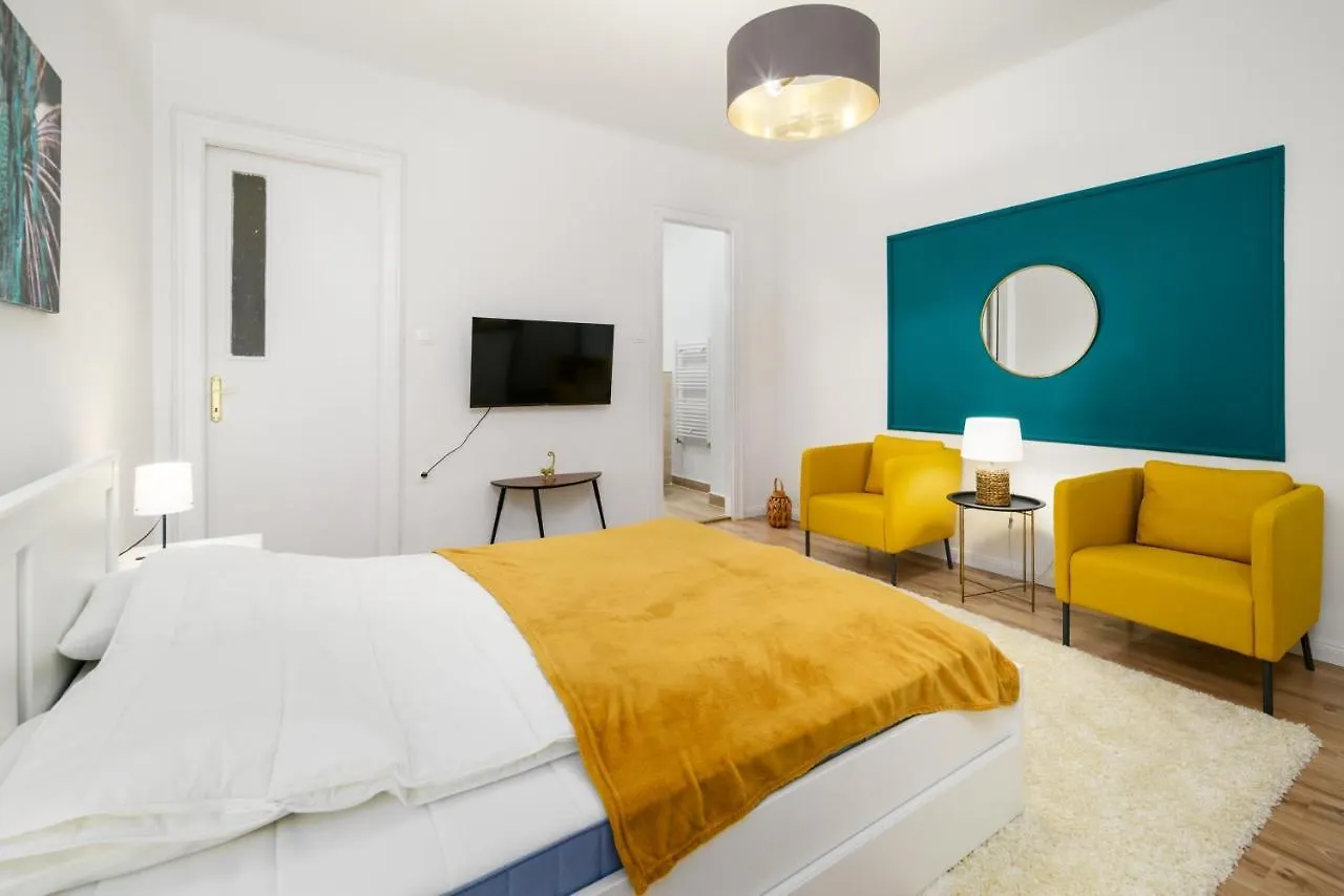 Stylish Spot By The River Danube Budapest Apartment