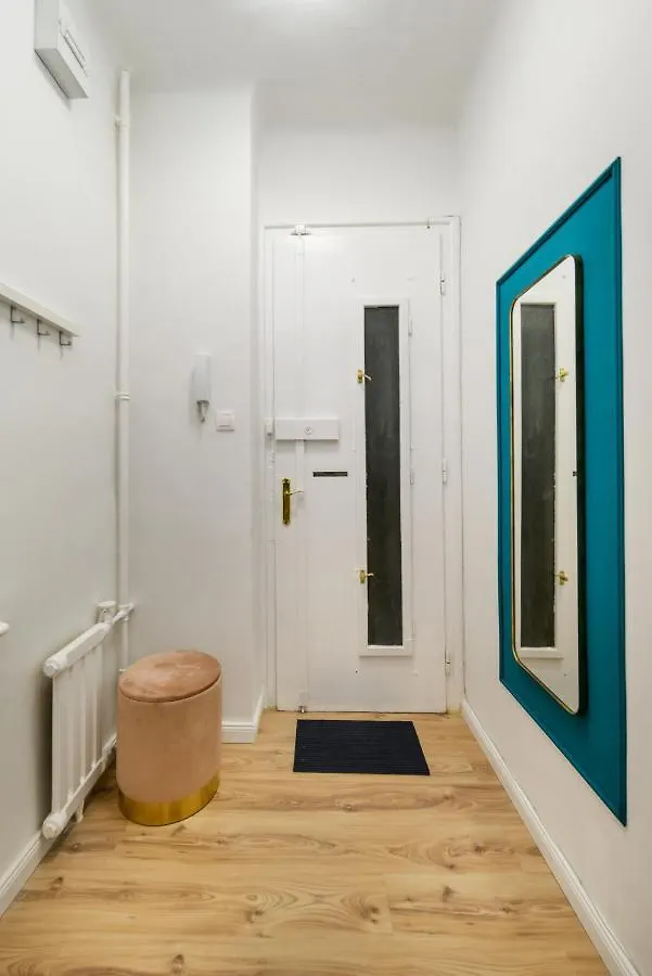 Stylish Spot By The River Danube Budapest Apartment