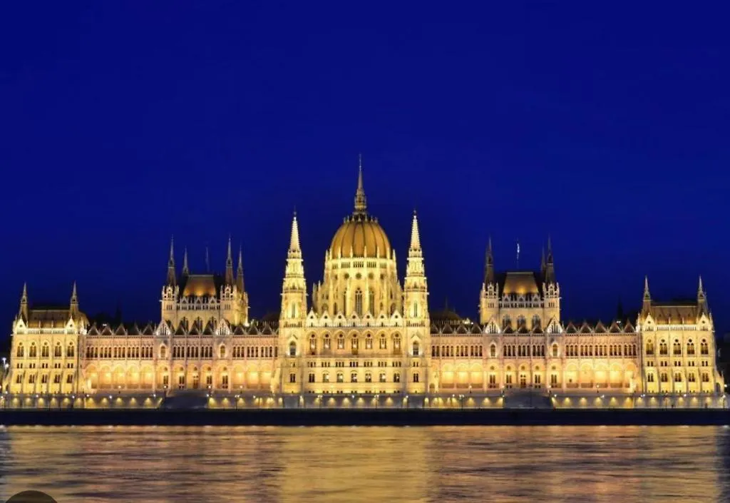 Apartment Stylish Spot By The River Danube Budapest Hungary